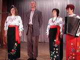 Інгульська середня школа. Вчителі на сцені районного Будинку культури виконують українську пісню. Фото та аудіозапис В.Гонти