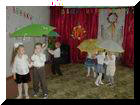 Маленькі танцюристи під час виконання хореографічного номеру "Під парасолькою"
